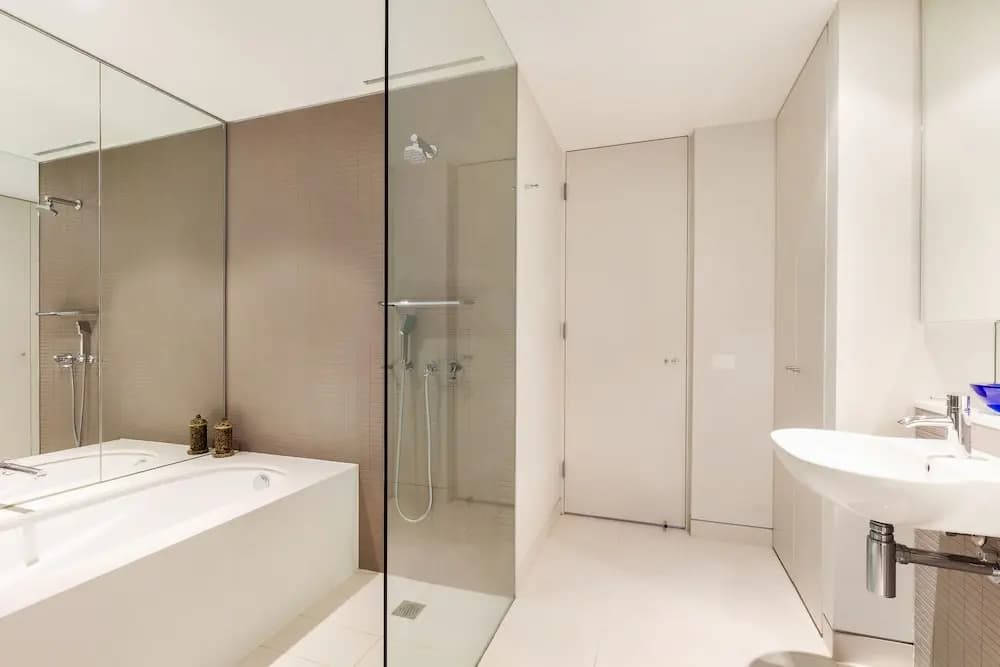 Stylish 1 Bedroom Apartment Camperdown - photo 8