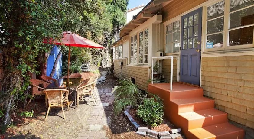 Hollywood Beachwood Retreat by LuxPads - photo 4