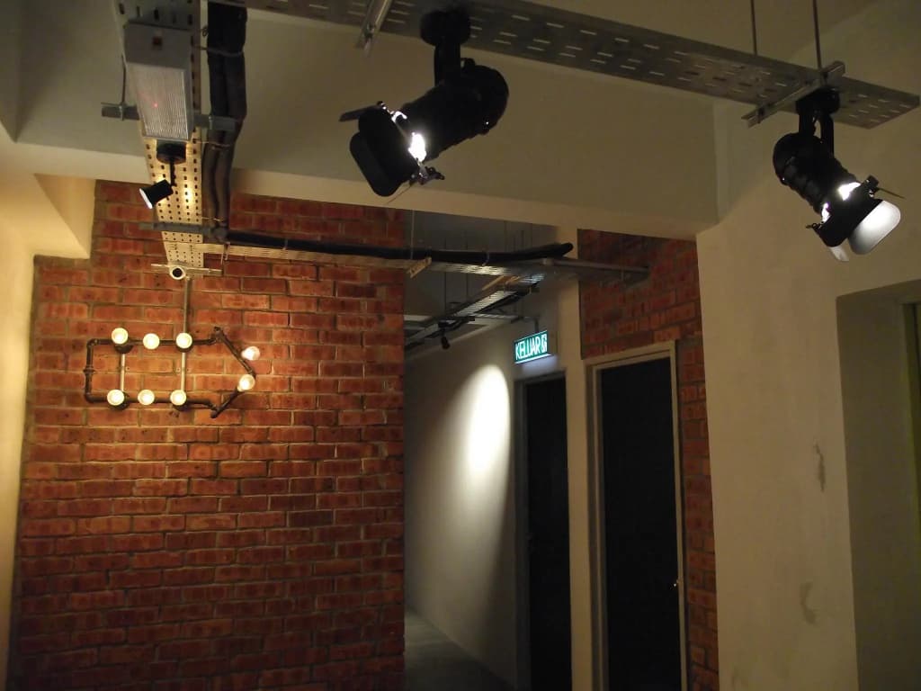 Brick Box Hotel - photo 14