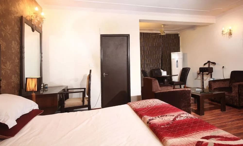 OYO 358 Hotel Golden Leaf - photo 17