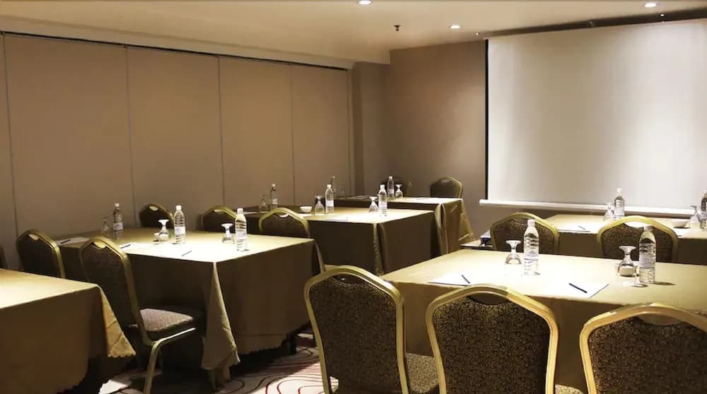 Pacific Express Hotel Central Market - photo 18