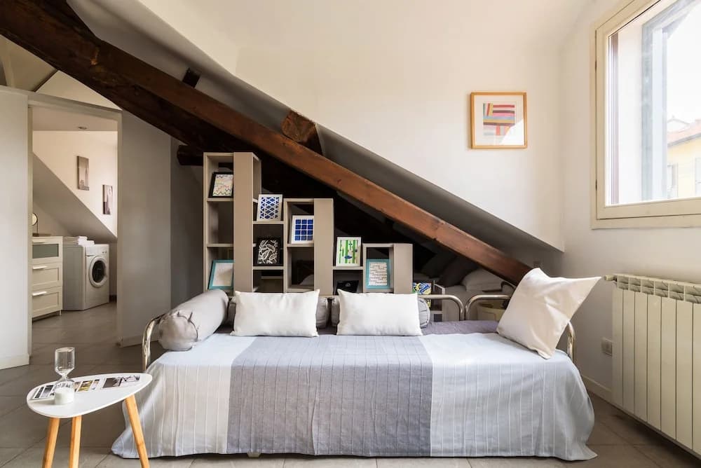 JOIVY Classic Top-Floor Studio By Park - photo 4