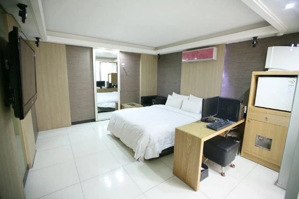 Hit Hotel - photo 4