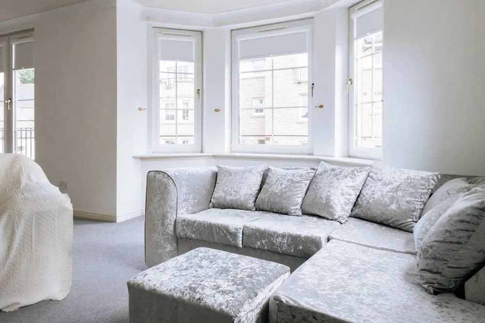 Snug & Serene 2BD Flat - Roseburn - photo 13