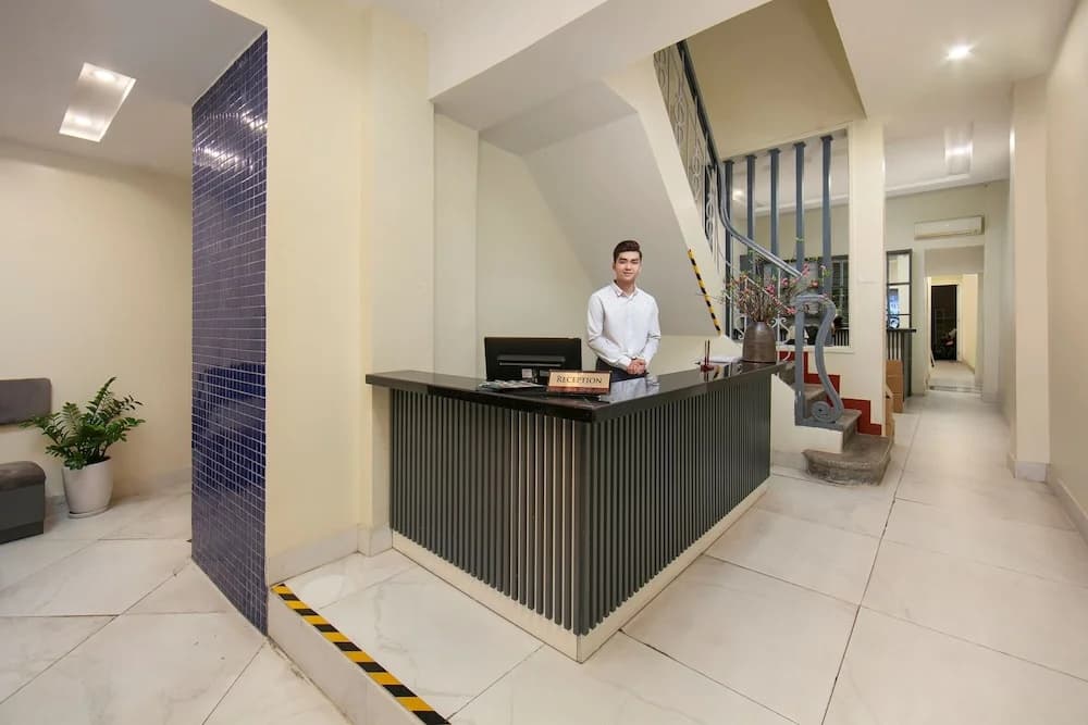 Queen Cafe Hotel & Pub - photo 16