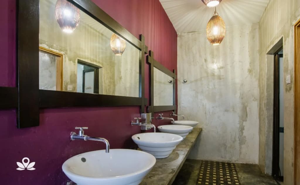 The Explorers Guesthouse and Hostel - photo 9