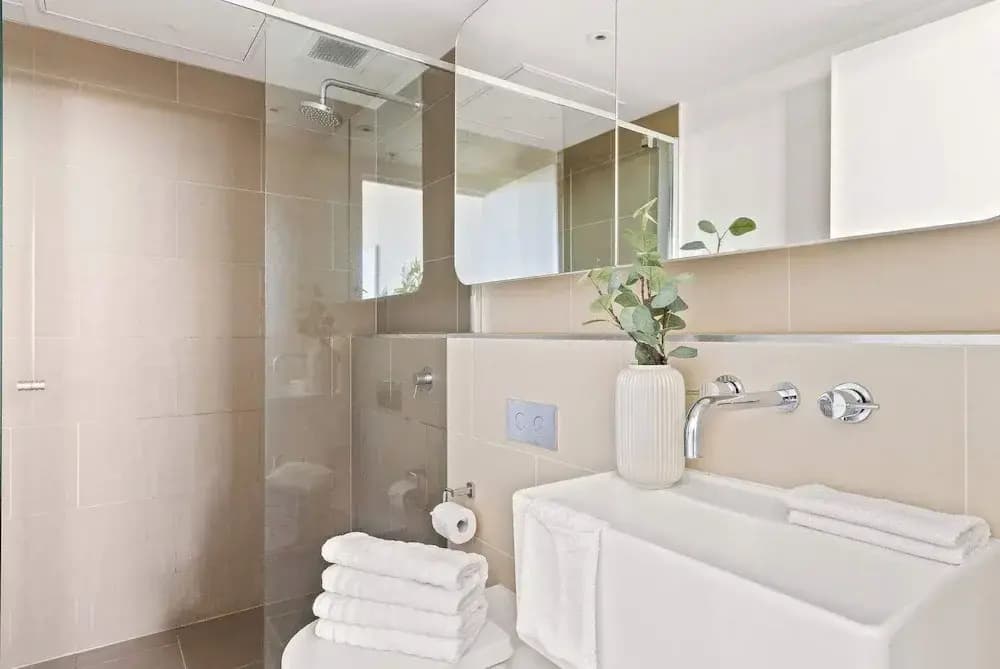 Cozy & Chic 2BR Apt Walk to Melbourne Central - photo 7