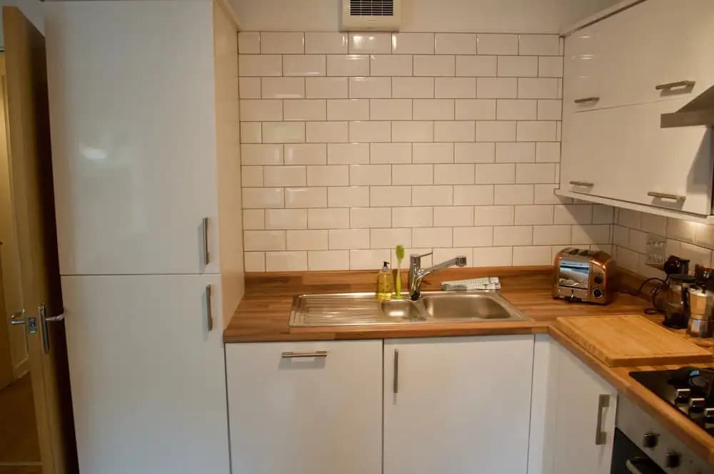 Modern 1 Bedroom Flat - photo 11