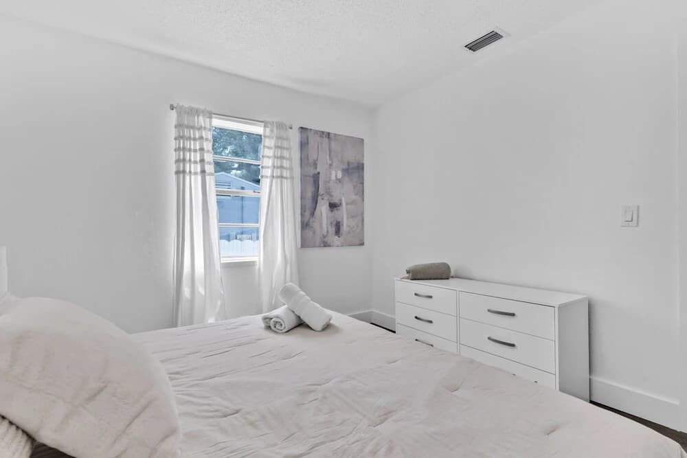 Upper Design District 3BD Home w/Jacuzzi and Backyard - photo 4