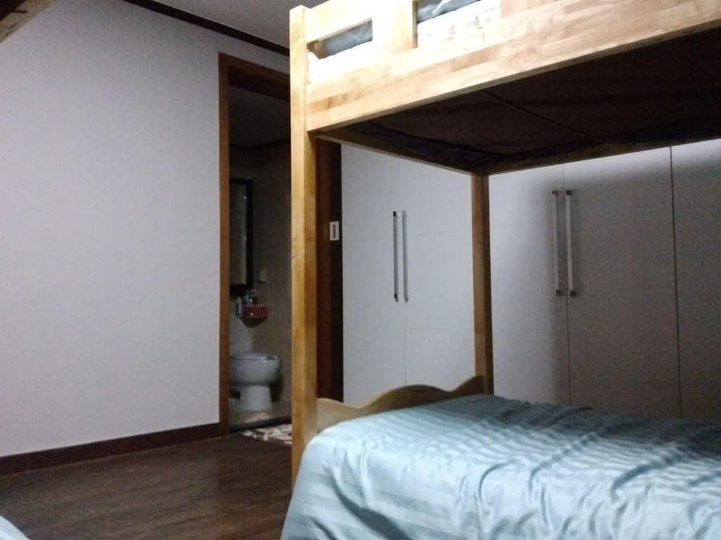 K Star Road Guesthouse - Hostel - photo 5