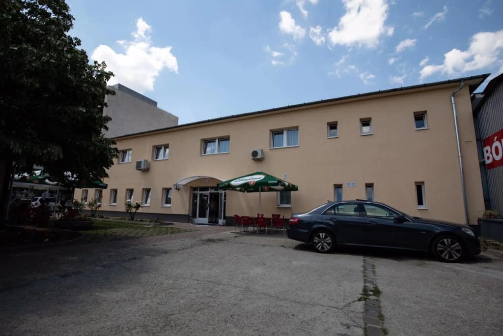 Népliget Hotel - photo 1