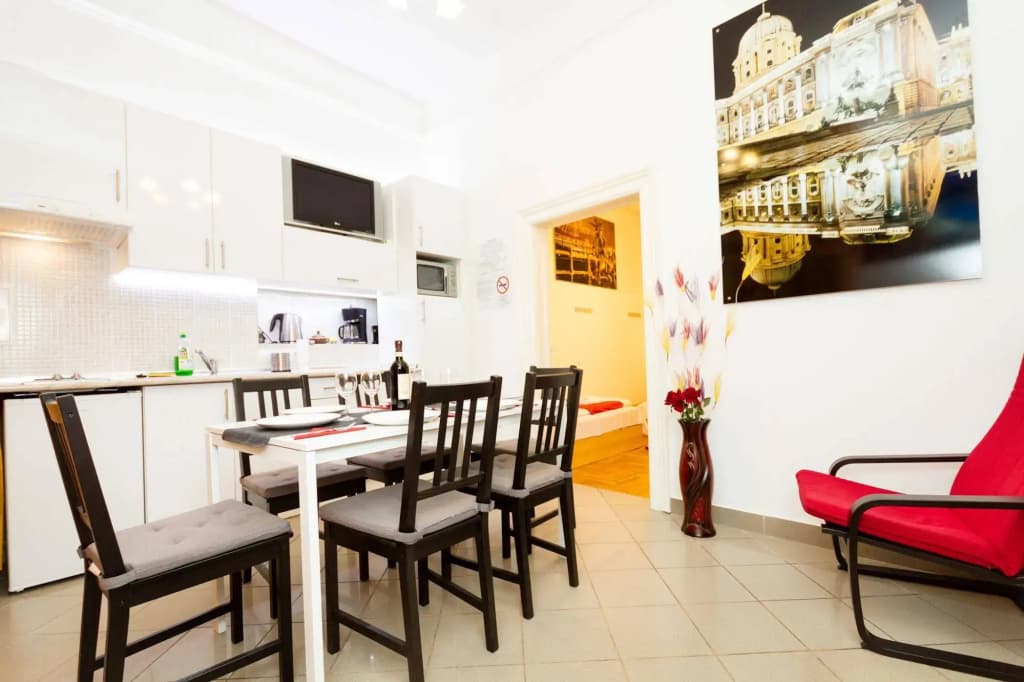 Like Home Opera Apartments - photo 16
