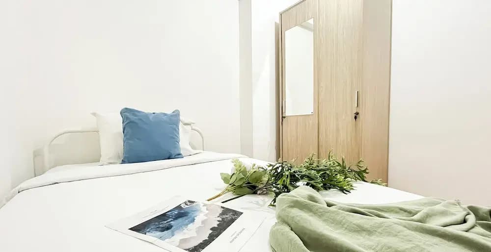 Warm And Comfy 2Br At Bassura City Apartment - photo 2