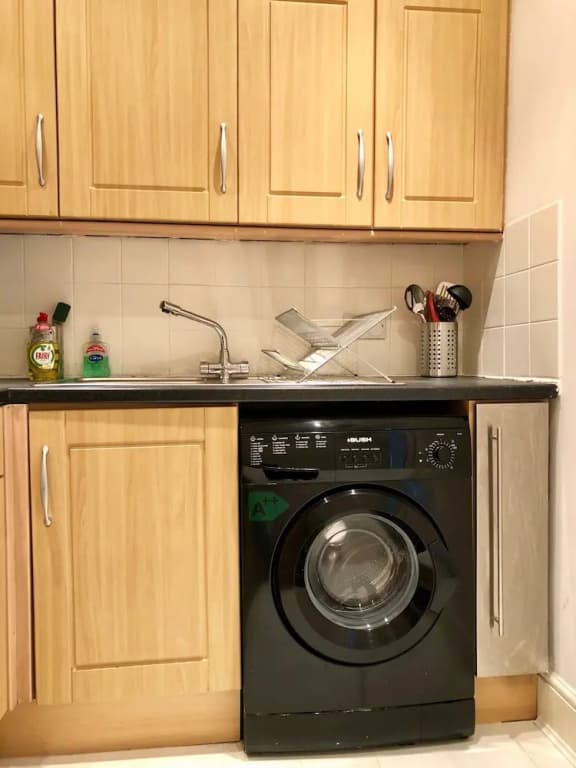 2 Bedroom Flat Near Leith - photo 10