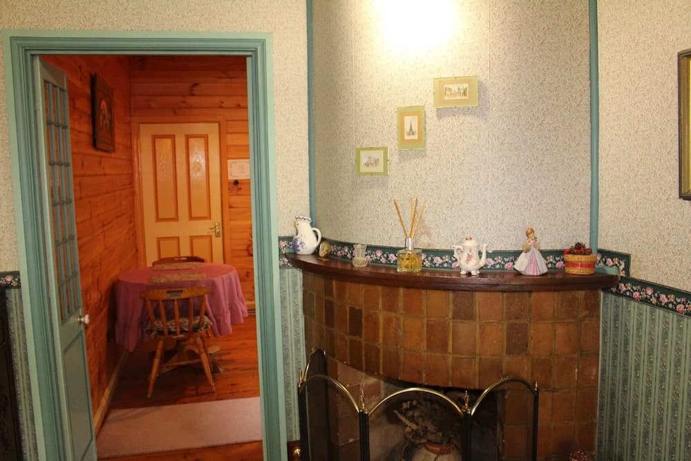 Ambrose Cottage Front Apt - photo 4