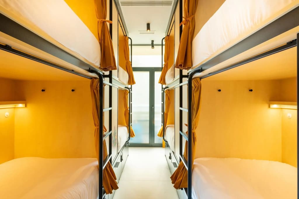 Petit Hostel Palacio Real - photo 4