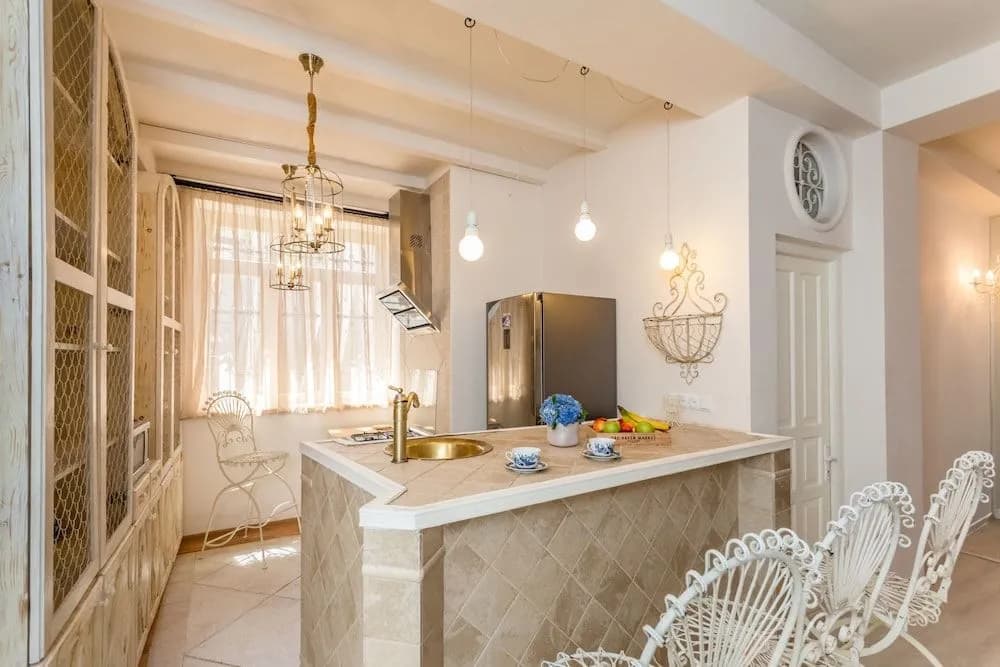 Falcon Apartments - photo 2