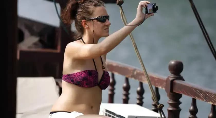 Elizabeth Sails - photo 1