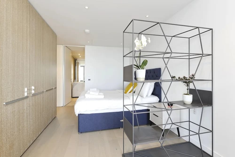 Luxury Waterfront Studio in Canary Wharf by Underthedoormat - photo 2