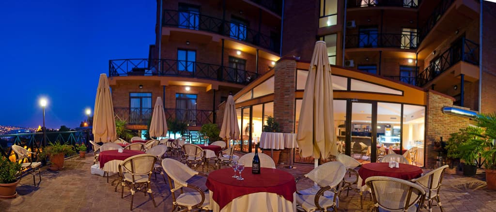 Betsy's Hotel - photo 27