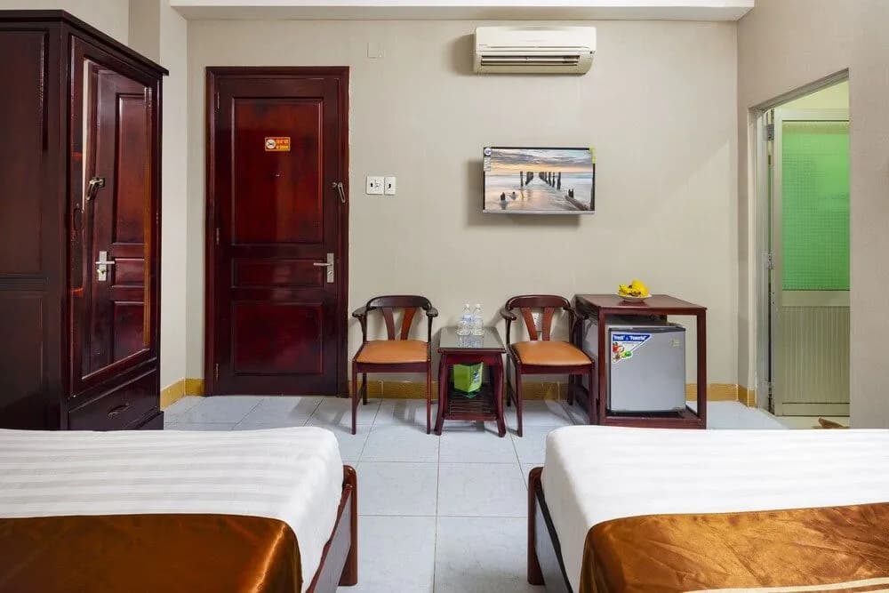 Holiday Hotel - photo 3