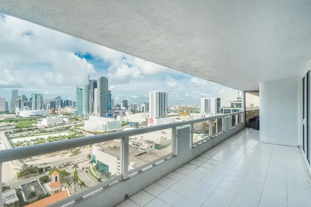 Glamorous 3 Bedroom with a View - photo 6