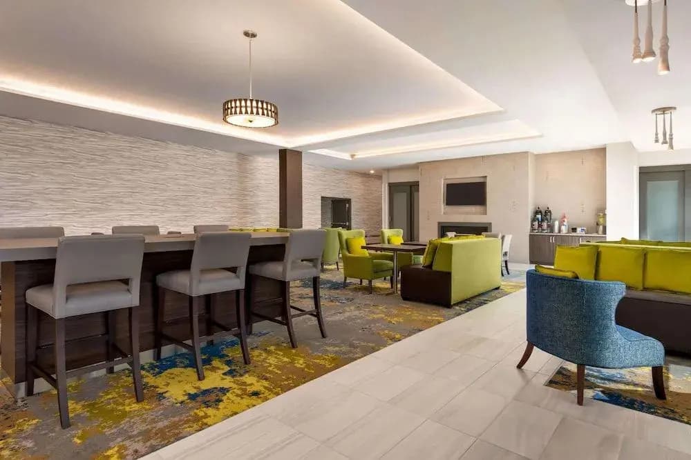 La Quinta Inn & Suites Orlando Idrive Theme Parks - photo 17