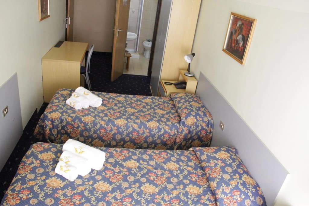 Hotel Lugano - photo 4