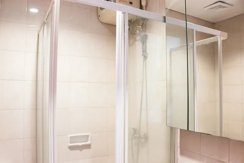 Full Furnished With Comfort Design 2Br Apartment At Thamrin Residence - photo 8