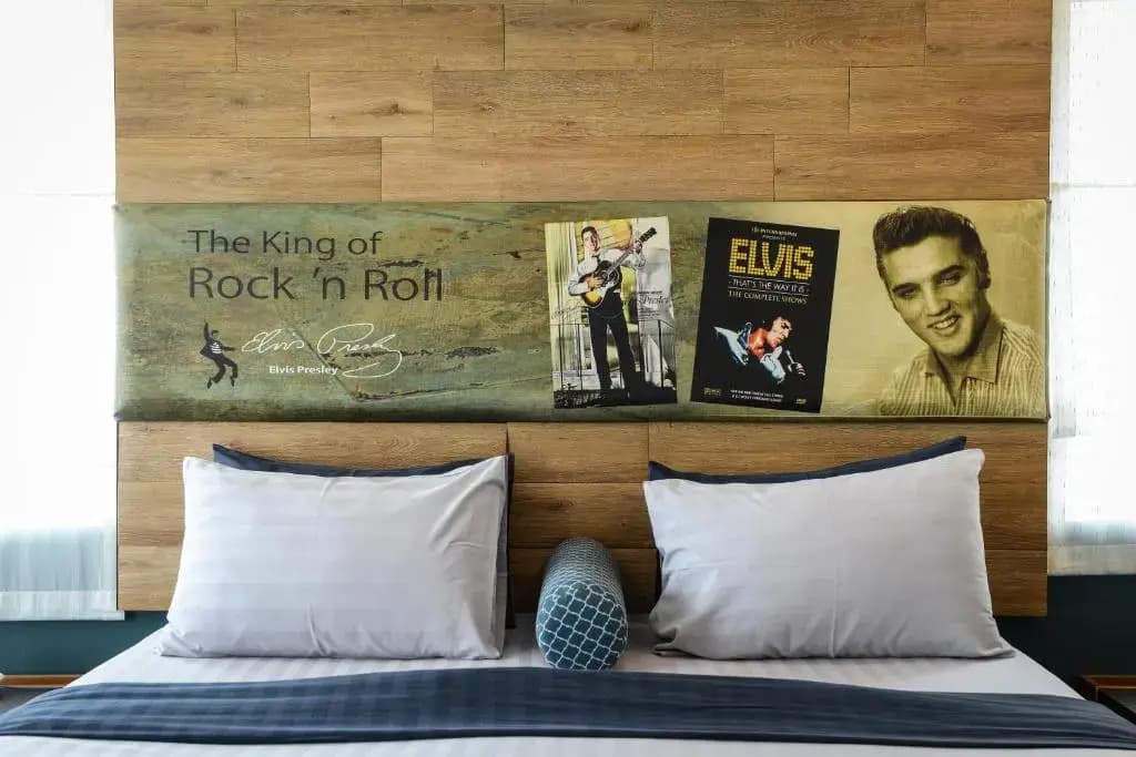 The River Scene Hotel - photo 13