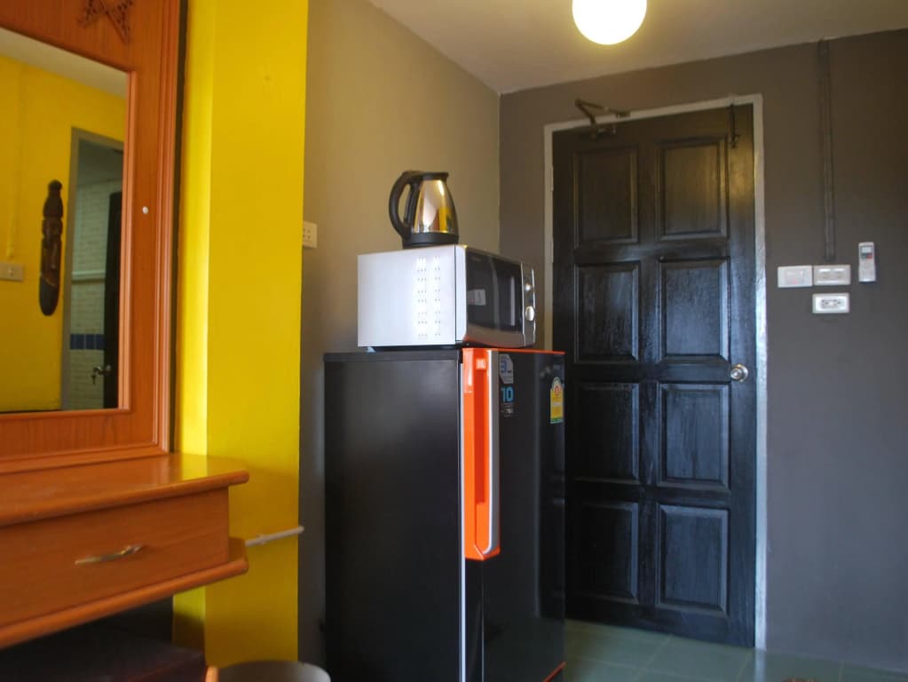 Let It Bee Econo Hostel - photo 2