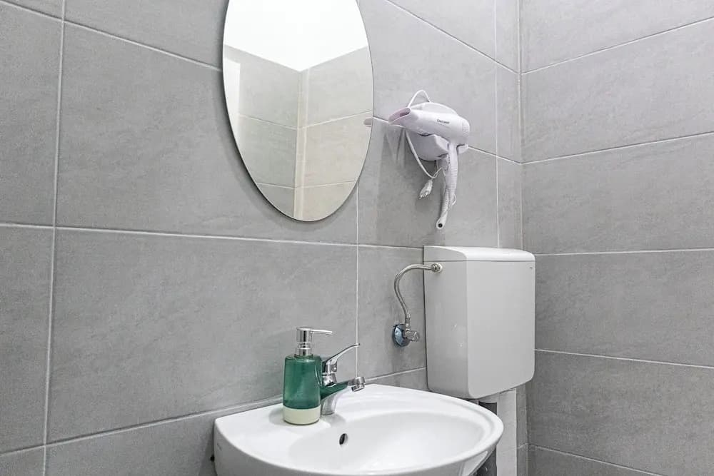Comfy Stay Near AKH Perfect For Traveler - photo 9