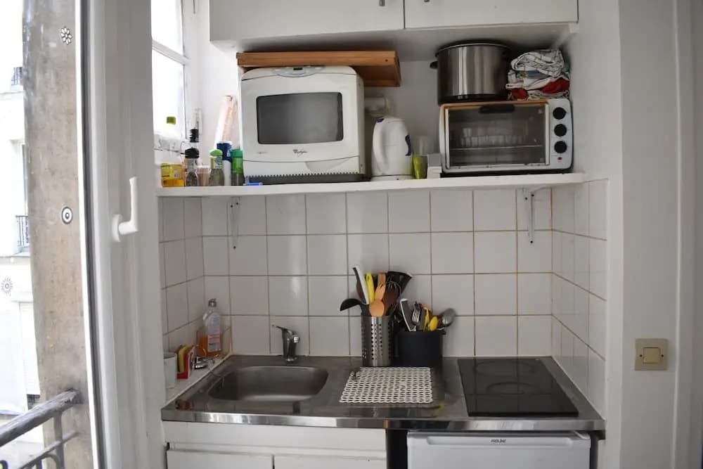 Parisian 1 Bedroom Apartment In The 18th - photo 1