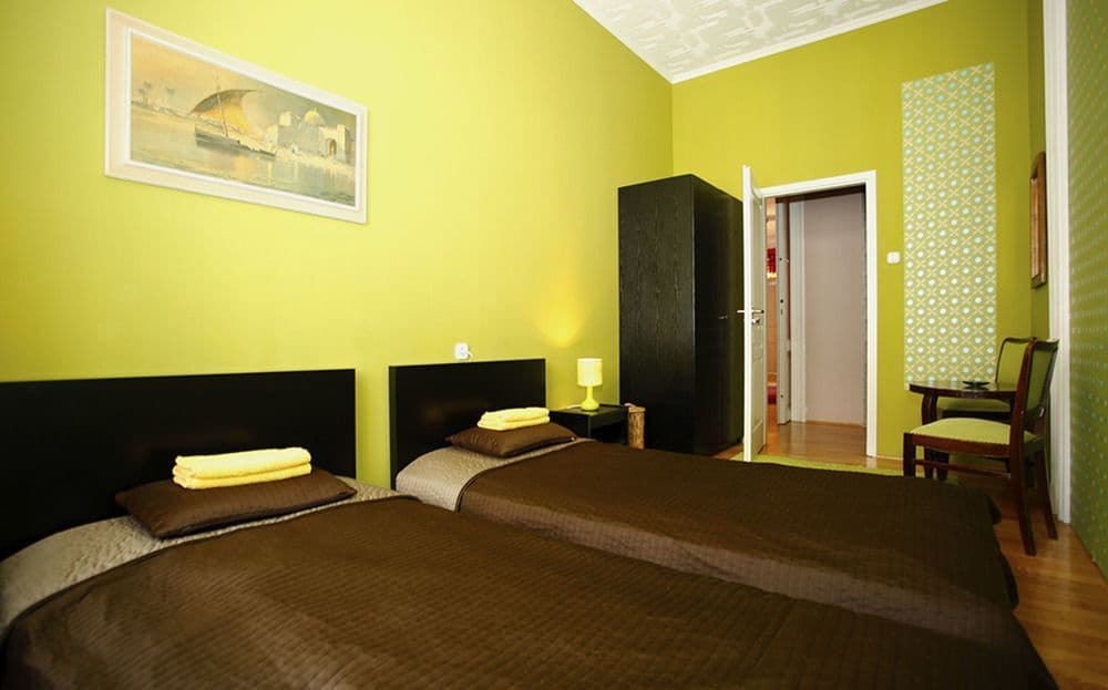 Chic Tarragon Apartments - photo 5