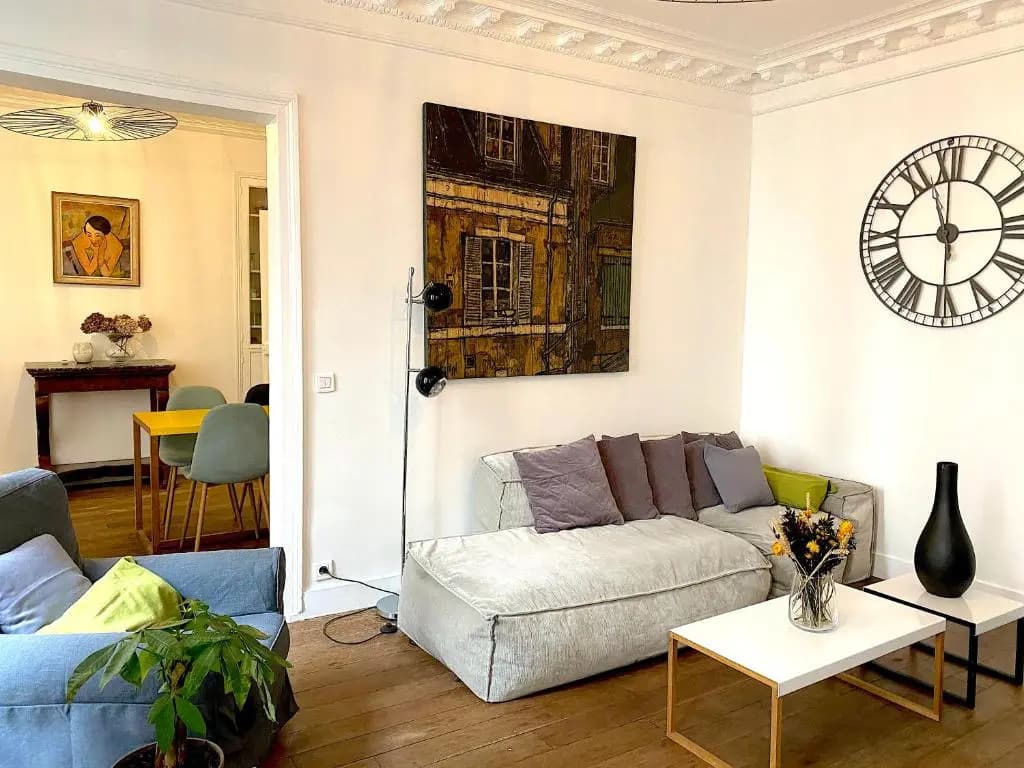 Quiet & Very Central 2 BR Flat - photo 1