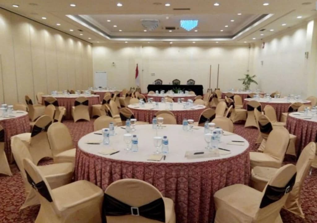 Mega Matra Hotel - photo 11