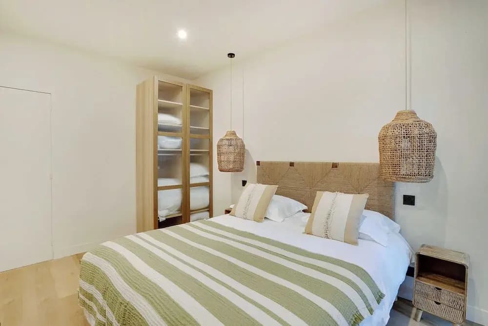 Spacious Apartment - 2BR/10P - Place D'Italia - photo 6