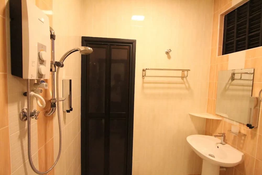 Ian's 5th Home - photo 9