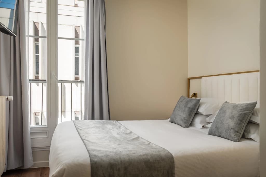 Hôtel Des Deux Avenues - photo 7