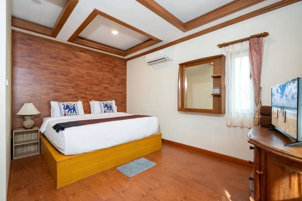 Bright Luxury Villa W Garden Pool & Sauna - photo 5
