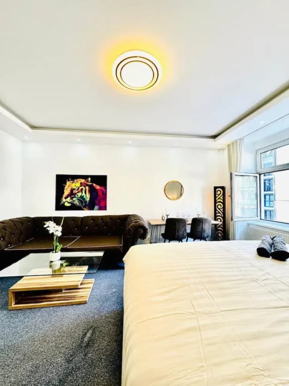 Spacious 7BR Apartment Prime Location - photo 17