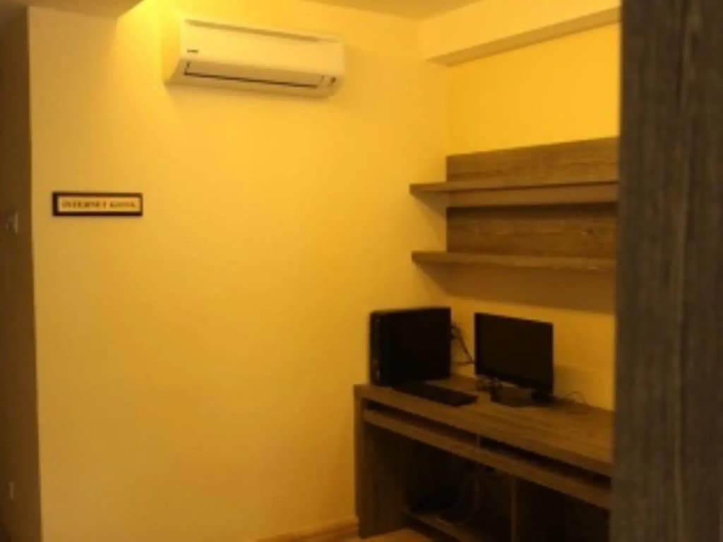 OYO 124 Hotel Seniman Sentul (Sanitized Stay) - photo 5