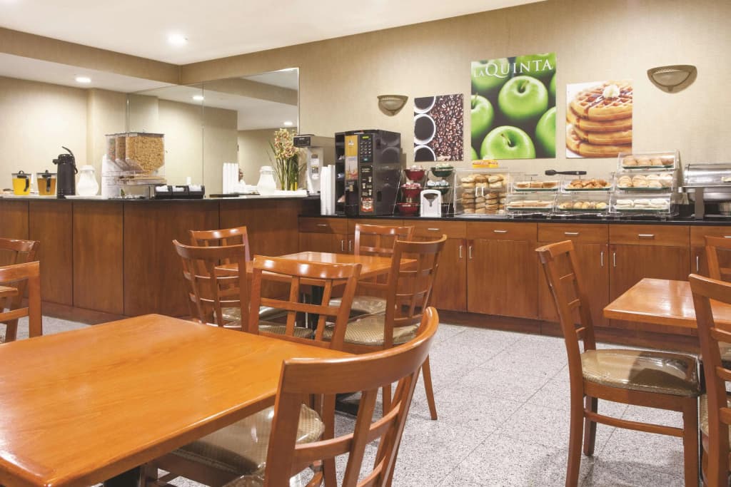 La Quinta Inn by Wyndham Queens (New York City) - photo 16