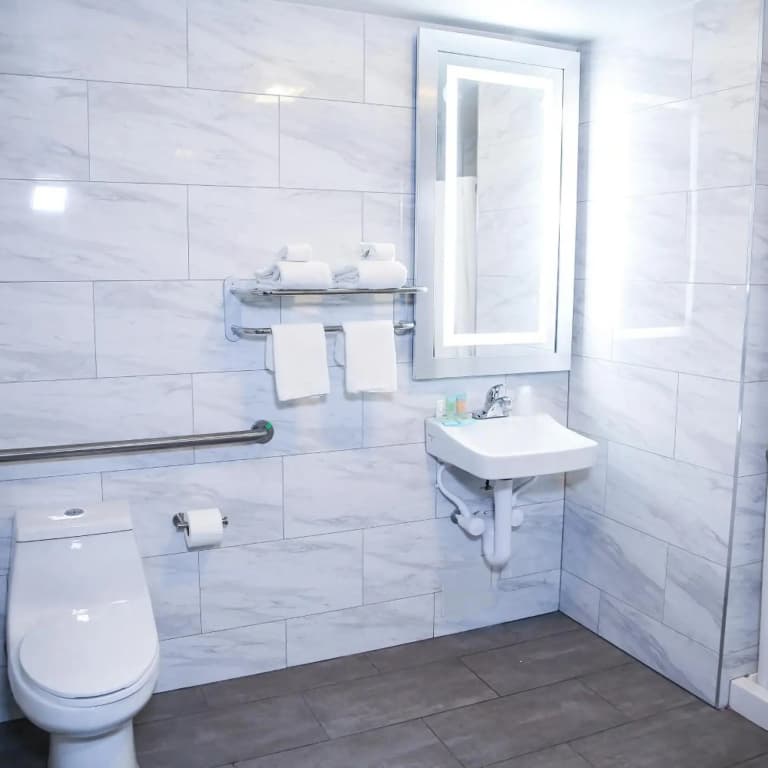 7 Days Hotel Bronx - photo 10