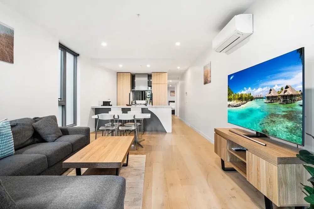 Bright 2-bed Flat With Cityside Charm - photo 5