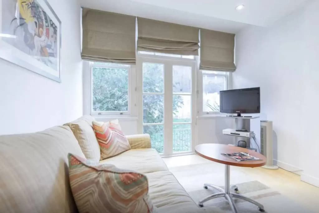 Princes Square Apartments - photo 2