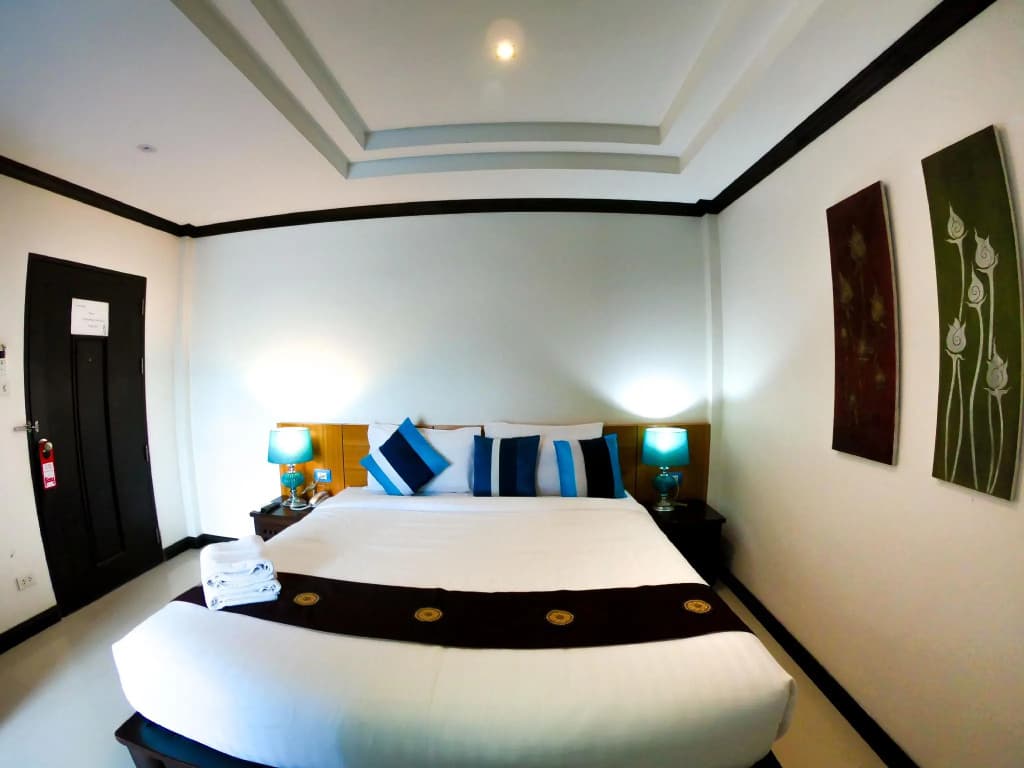 Queen Boutique Hotel - photo 4
