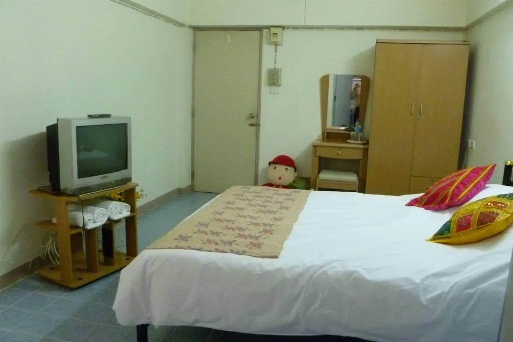 Thanapa Apartment - photo 13