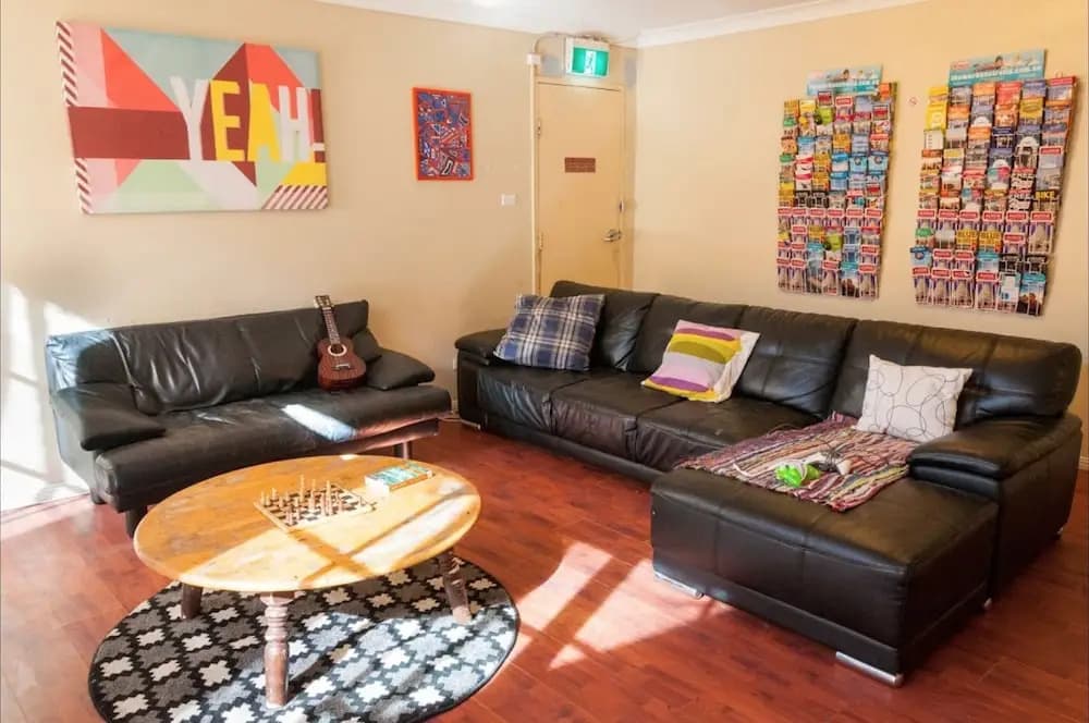 Balmain Backpackers - photo 5