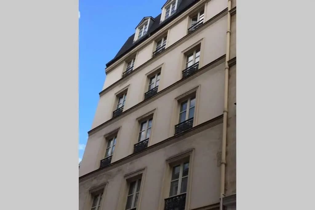 French typical apartment (opéra 5D) - photo 1